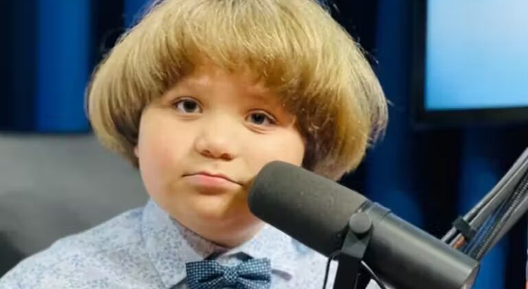 Menino autista brasileiro de 10 anos vai à Itália lançar o 7º livro