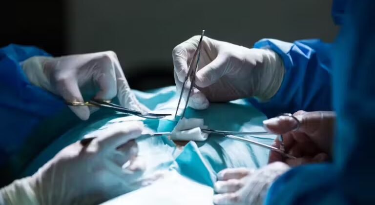 Novo tratamento para lesões na medula tem avanço inédito no Japão
