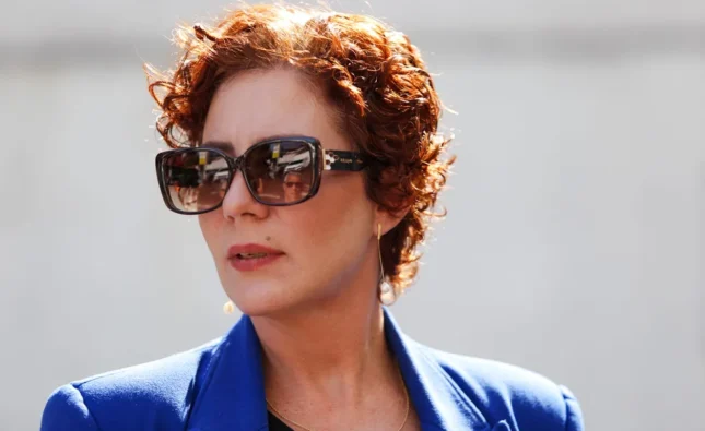 Nunes Marques pede vista e adia julgamento da deputada Carla Zambelli; Zanin adianta voto