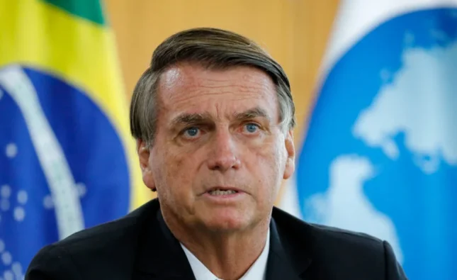 Médico detalha estado de saúde de Bolsonaro após sentir fortes dores