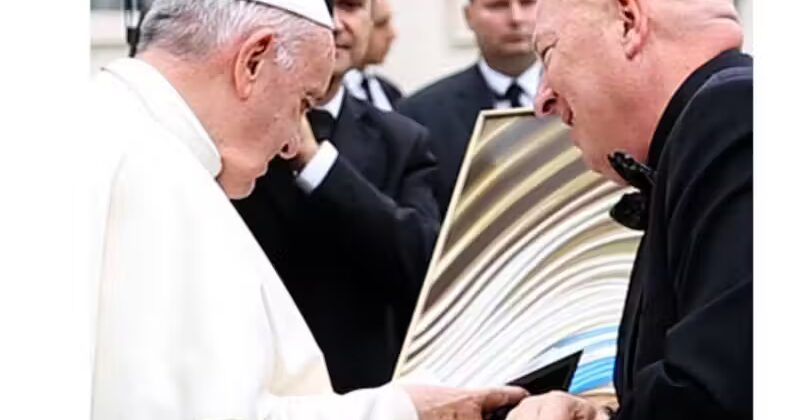 Presente do Papa Francisco contribuiu dono de restaurante a alimentar famintos por anos