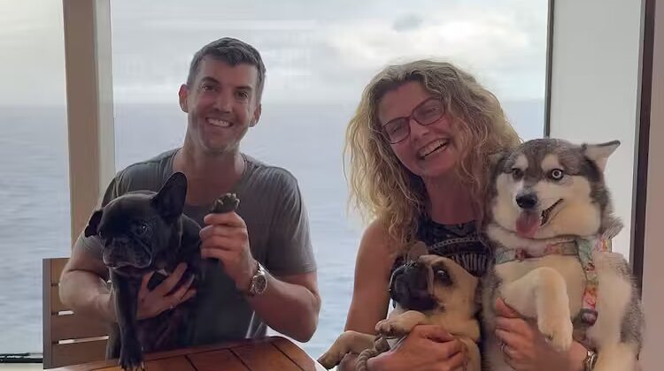 Navio de cruzeiro desvia da rota e resgata pessoas e cães encalhados no Pacífico durante tempestade