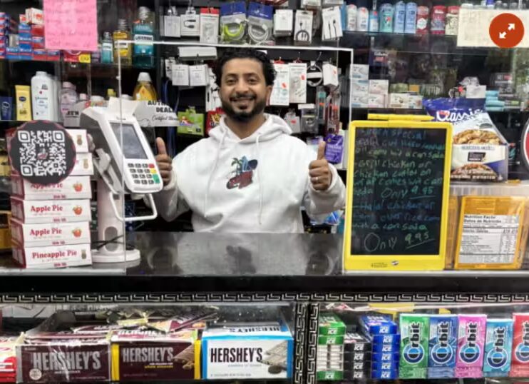 Comerciante dá produtos de graça para crianças que tiram boas notas na escola e atitude viraliza