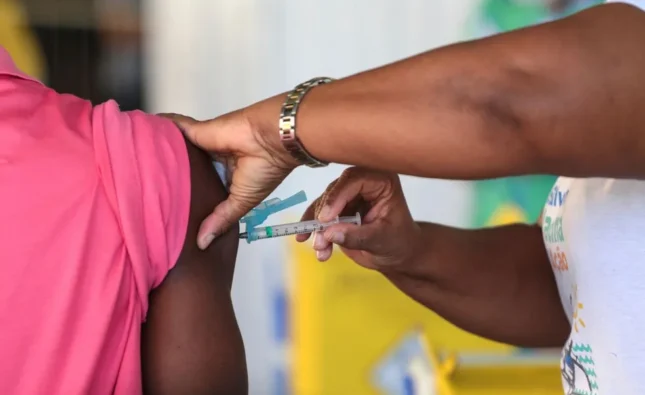 Feira de Santana amplia vacinação contra gripe para população acima de seis meses de idade