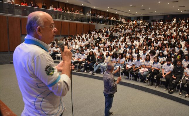 Programa Jovem Aprendiz Feirense é relançado oficialmente com mais de 900 jovens em formação profissional