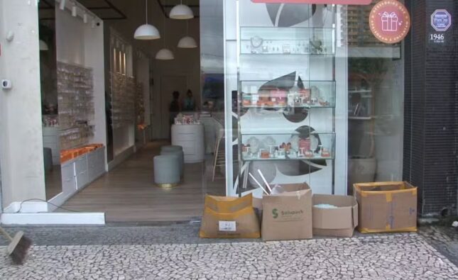 Loja no centro de Feira de Santana é arrombada; suspeito tentou roubar TV e outros produtos