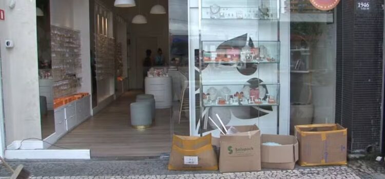 Loja no centro de Feira de Santana é arrombada; suspeito tentou roubar TV e outros produtos