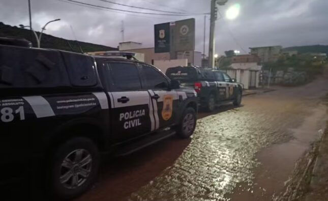 Dois adolescentes são apreendidos suspeitos de ameaçar vítimas e roubar motocicletas no interior da BA