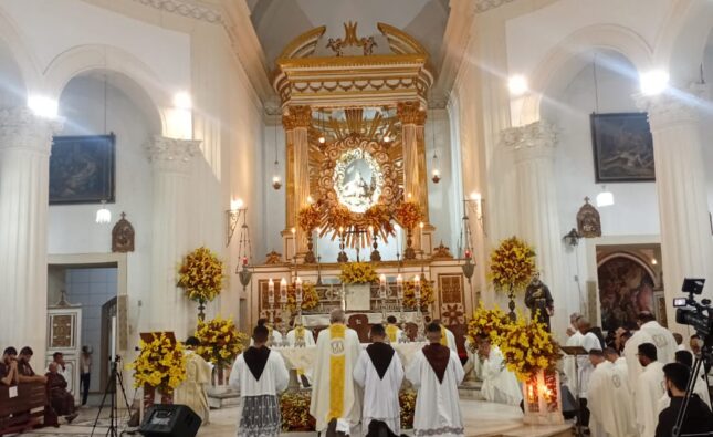 Quatro Frades Capuchinhos Emitem Votos Perpétuos