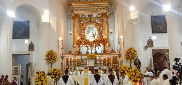 Quatro Frades Capuchinhos Emitem Votos Perpétuos