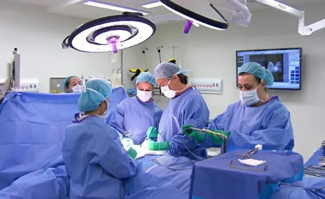 Bahia amplia oferta de mamoplastia redutora pelo SUS; número de cirurgias já supera total de 2024