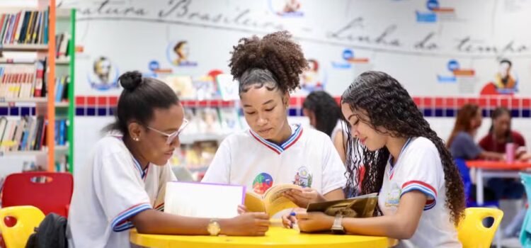 ‘Redação Nota 1000’: quem pode participar e quais os critérios do concurso que vai premiar melhores textos da rede pública da Bahia