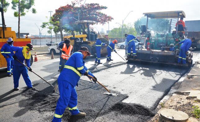 Prefeitura realiza pavimentação e anuncia melhorias da Praça do Fórum