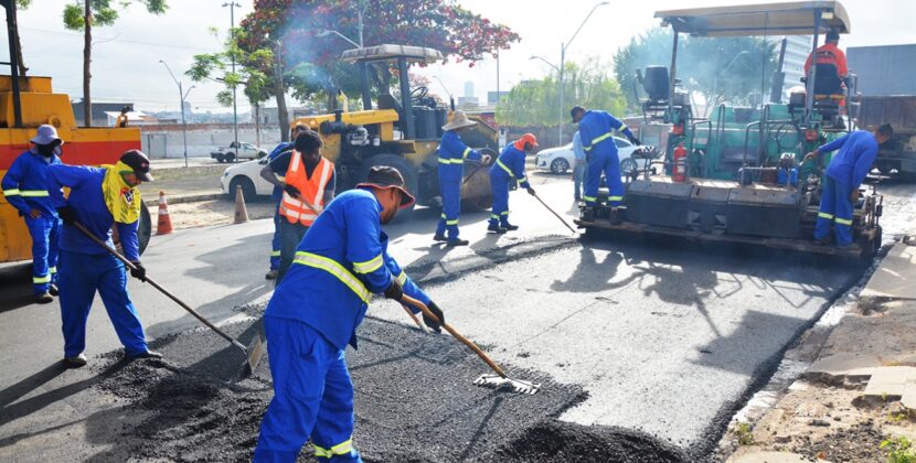 Prefeitura realiza pavimentação e anuncia melhorias da Praça do Fórum