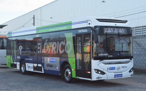Ônibus elétrico entra em operação em Feira de Santana em caráter experimental