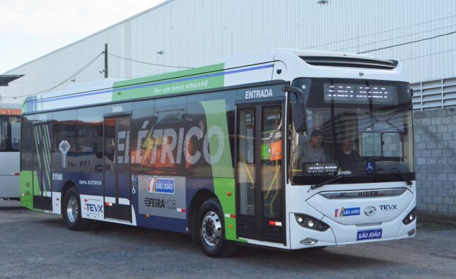 Ônibus elétrico entra em operação em Feira de Santana em caráter experimental