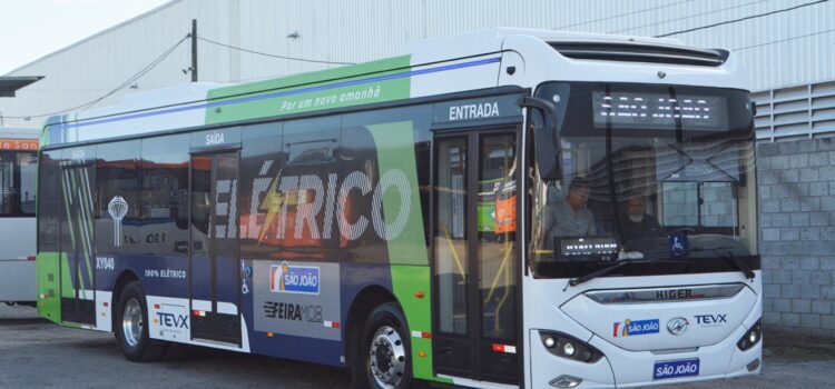 Ônibus elétrico entra em operação em Feira de Santana em caráter experimental