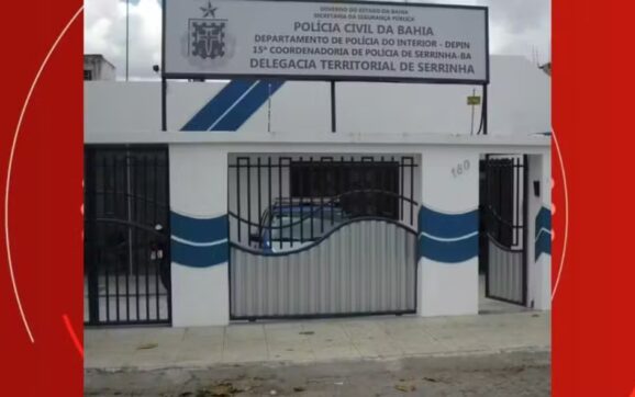 Homem tem casa invadida por suspeitos armados e foge pelo telhado no interior da Bahia