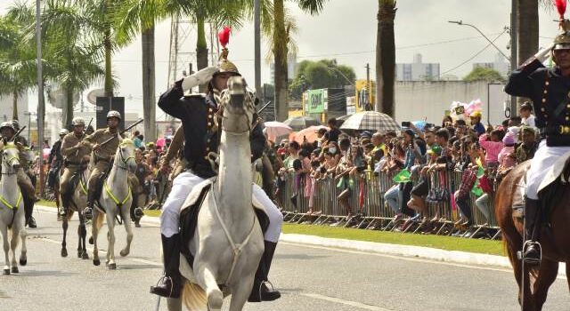 Feirenses celebra 203 anos da Independência do Brasil com desfile Cívico
