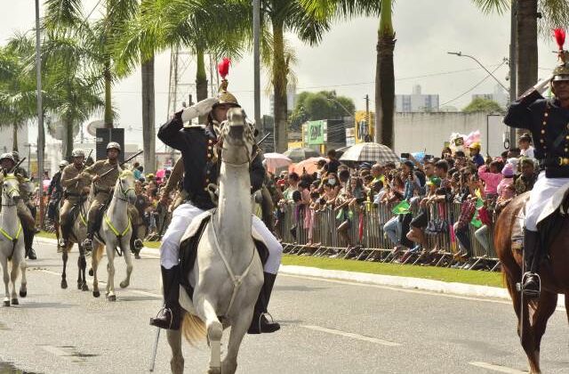 Feirenses celebra 203 anos da Independência do Brasil com desfile Cívico