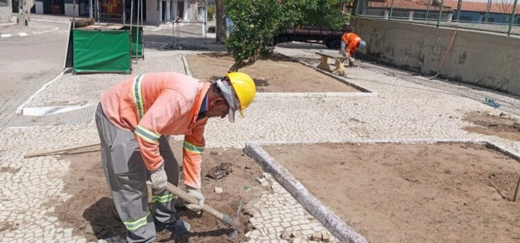 SOMA aciona oito equipes para recuperar pavimento de vias em Feira