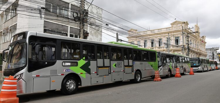 “Prefeitura de Feira amplia transporte coletivo na região da Artêmia Pires com cinco novos ônibus”