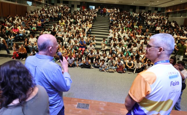 Mais de mil alunos participam da II Feira Multidisciplinar da Rede Municipal de Feira de Santana
