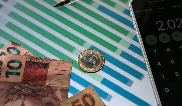 Economia brasileira cresce apenas 0,1% no 3º trimestre de 2025