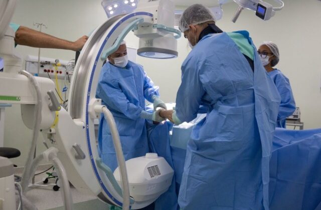 Campanha Novembro Azul alerta para impacto do câncer de próstata na saúde ortopédica