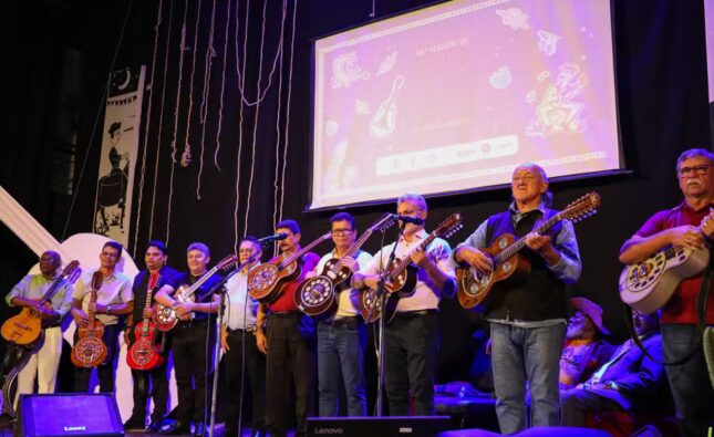 Festival de Violeiros reúne duplas em competição em Feira de Santana; saiba mais