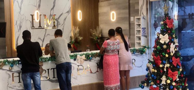 Magia do Natal encanta pacientes do Hospital da Mulher