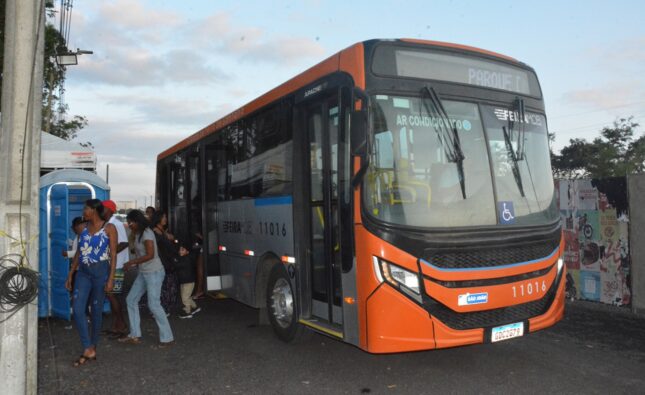 Prefeitura de Feira reforça transporte coletivo durante comemorações de Natal