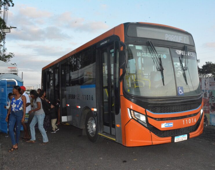 Prefeitura de Feira reforça transporte coletivo durante comemorações de Natal
