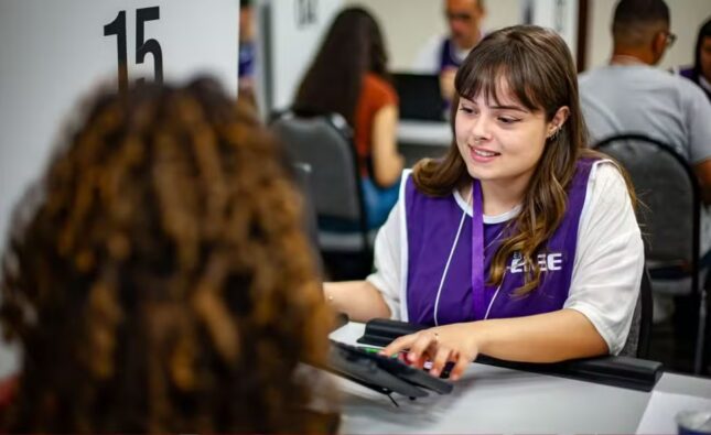 CIEE oferece mais de 8 mil vagas de estágio e Jovem Aprendiz na Bahia; saiba como se inscrever