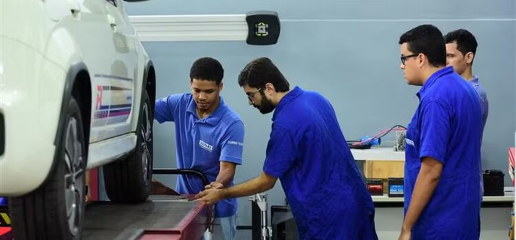 Senai promove mais de mil bolsas gratuitas em cursos técnicos na Bahia; veja como se inscrever