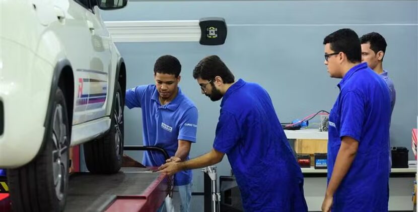 Senai promove mais de mil bolsas gratuitas em cursos técnicos na Bahia; veja como se inscrever