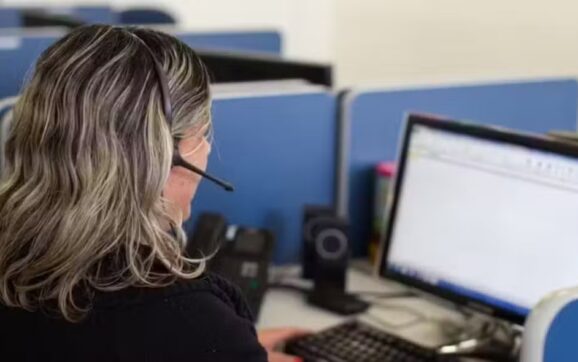 Empresa de telemarketing abre 100 vagas em Feira de Santana; veja como se inscrever