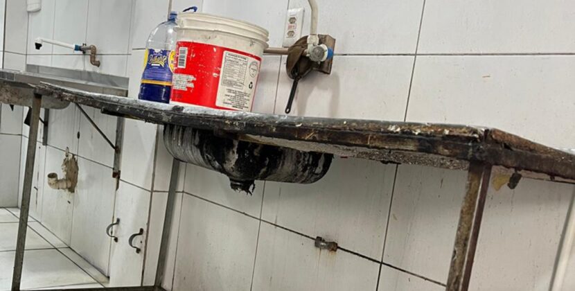 Vigilância Sanitária interdita cozinha industrial no bairro São João