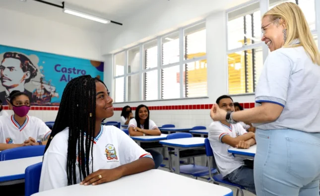 Colégio Estadual oferece vagas para cursos técnicos gratuitos em Feira de Santana; saiba como participar