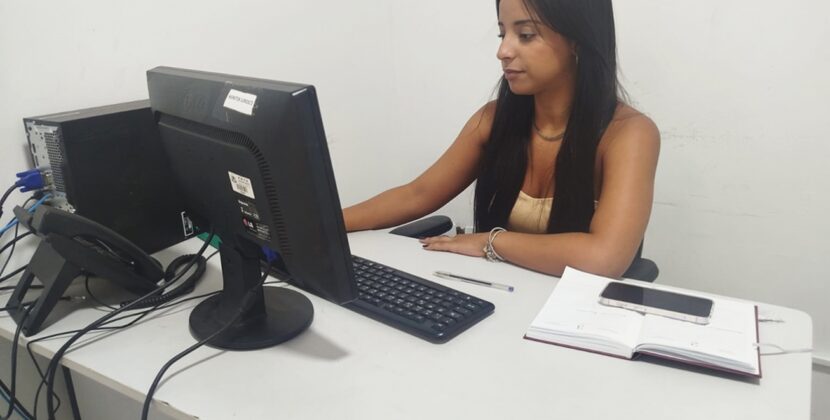 Secretaria da Mulher amplia atendimento jurídico e resolve mais de 900 casos em 2025