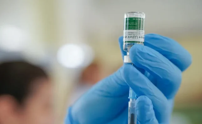 Equipes do SUS começam a receber vacina do Butantan contra a dengue