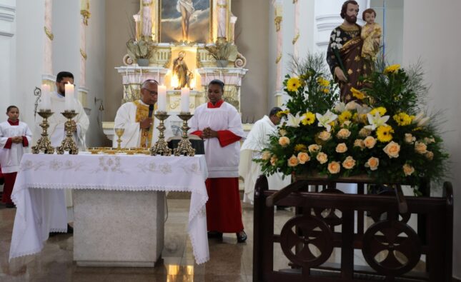 Missa em louvor a São José reúne multidão na Catedral Metropolitana de Senhora Santana