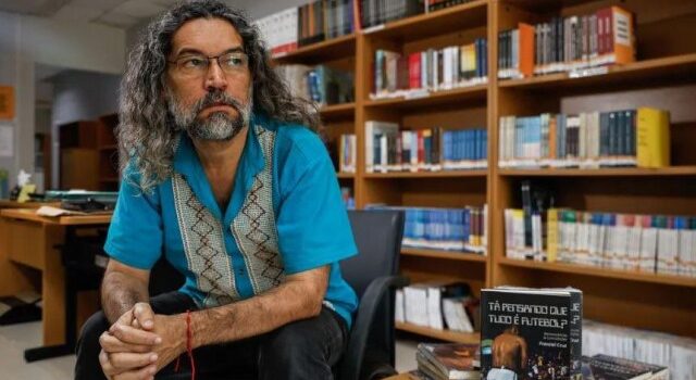 Escritor Franciel Cruz lança livro de crônicas em Feira de Santana