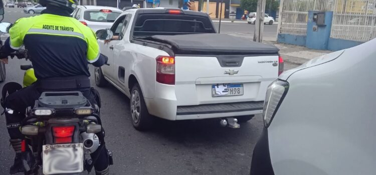 Preso em flagrante motorista de veículo com placa adulterada que atropelou agente de trânsito