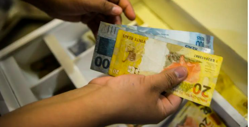 Governo do Brasil propõe salário mínimo de R$ 1.717 em 2027