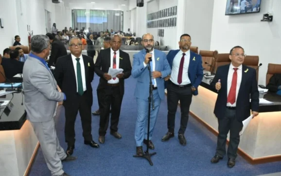 Câmara Municipal aprova reajuste de 5,4% para os professores, mas exclui aposentados