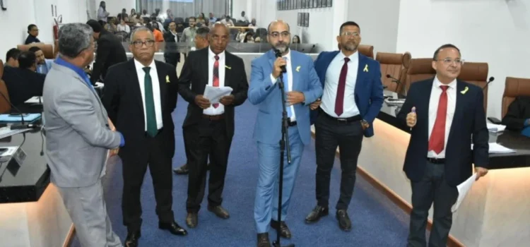 Câmara Municipal aprova reajuste de 5,4% para os professores, mas exclui aposentados