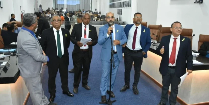 Câmara Municipal aprova reajuste de 5,4% para os professores, mas exclui aposentados