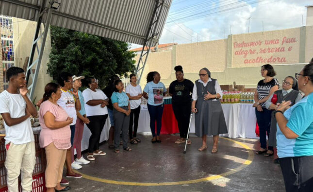 Dispensário Santana distribui cestas básicas e peixe para mais de 700 famílias na Semana Santa
