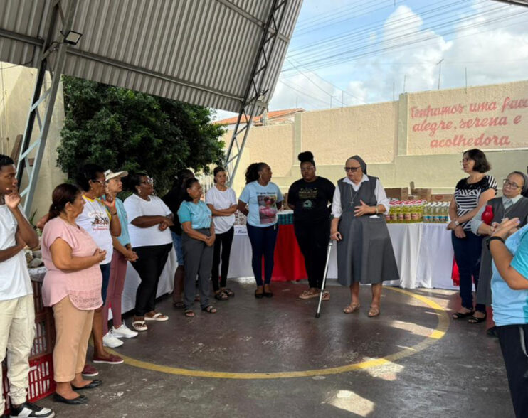 Dispensário Santana distribui cestas básicas e peixe para mais de 700 famílias na Semana Santa